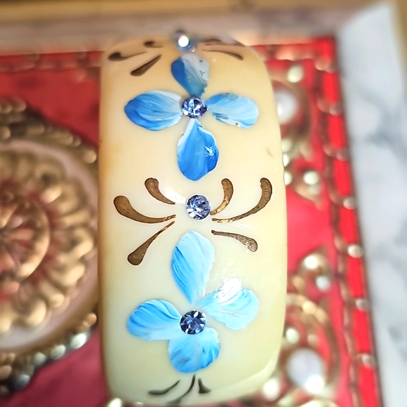 Vintage Childs Size Sparkling Rhinestone Celluloid Cuff Bracelet - Picture 3 of 7